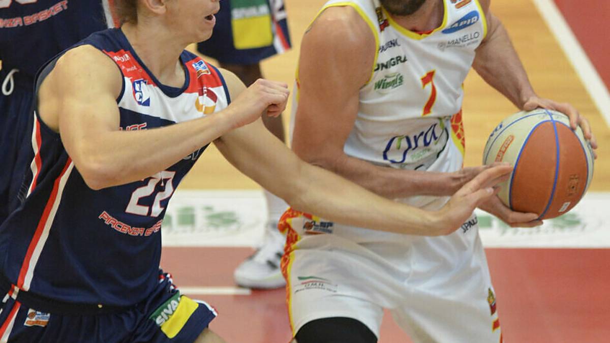 Basket A2, la fotogallery di OraSì-Piacenza 78-77