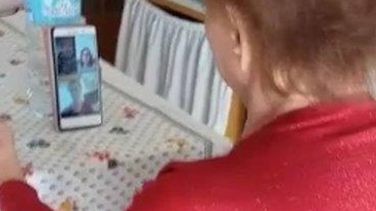 La videochiamata, uno dei pochi regali portati dal coronavirus