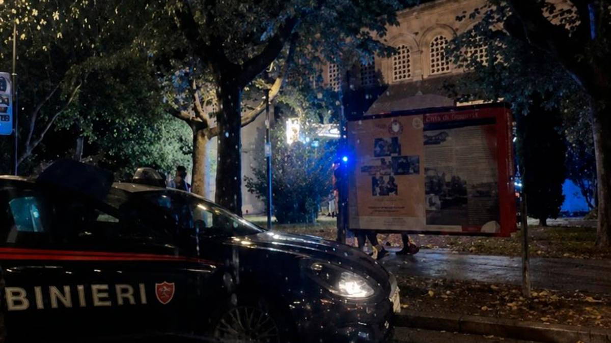 Ravenna. Ragazzo sale sul tetto di San Giovanni Evangelista