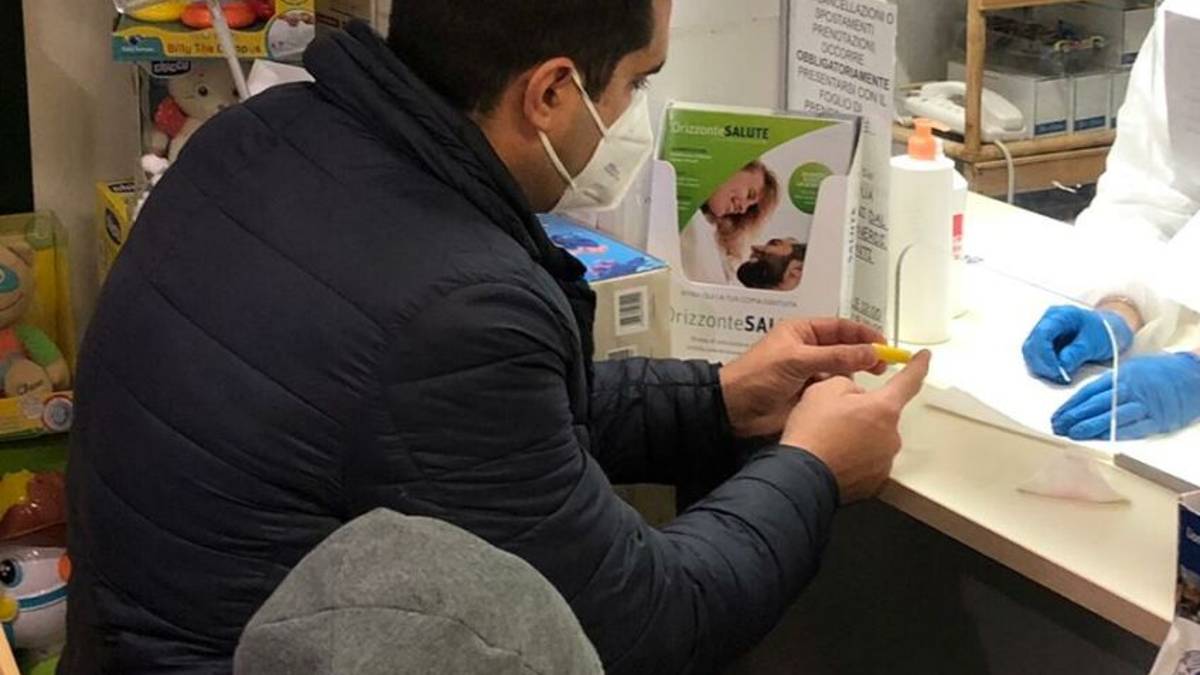 Anche il sindaco di Ravenna fa il test sierologico in farmacia