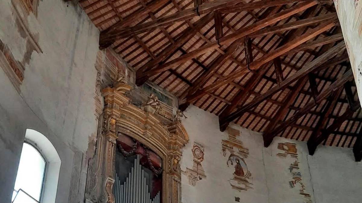 L’interno del santuario di Fornò al centro di importanti lavori; sotto la messa col vescovo Livio Corazza