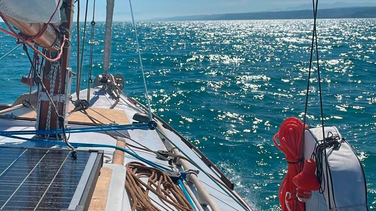 Da Cervia al Gargano in solitaria, un ragazzo di 23 anni sulla barca che fu di Simone Bianchetti