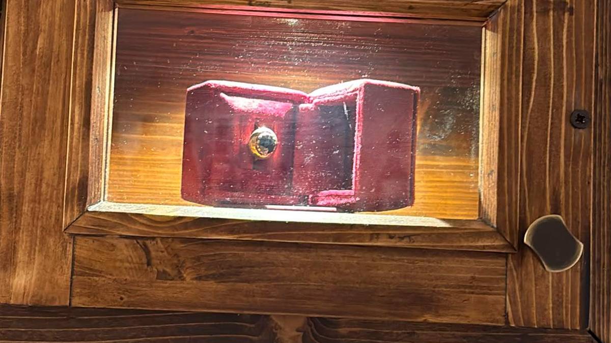 La teca con il cosiddetto “Anello del Passatore”