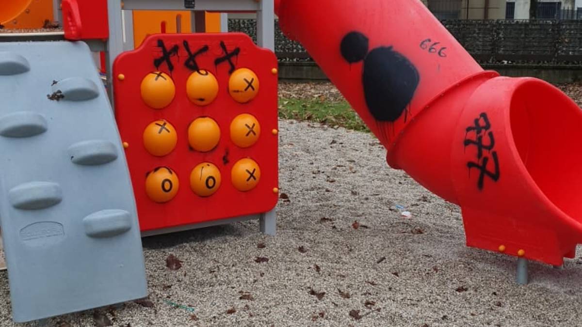 San Piero, vandali ai giardini e il sindaco fa un appello alle famiglie