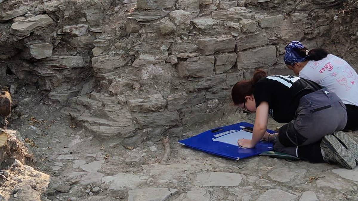 Dagli scavi archeologici al castello di Marradi emergono resti di mura, abitazioni, pezzi di armature e reperti preziosi