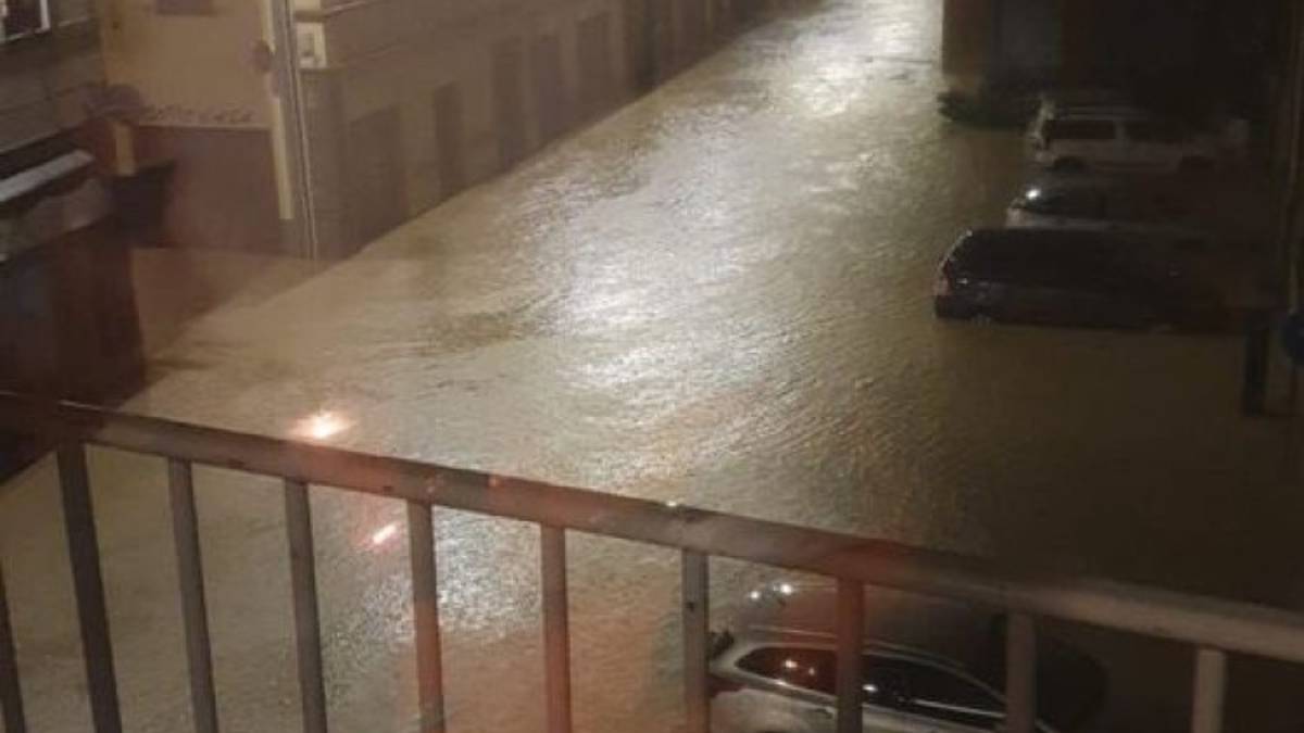 Alluvione, nella Faenza sommersa e al buio, i drammatici appelli via social: Aiutateci, abbiamo paura di morire
