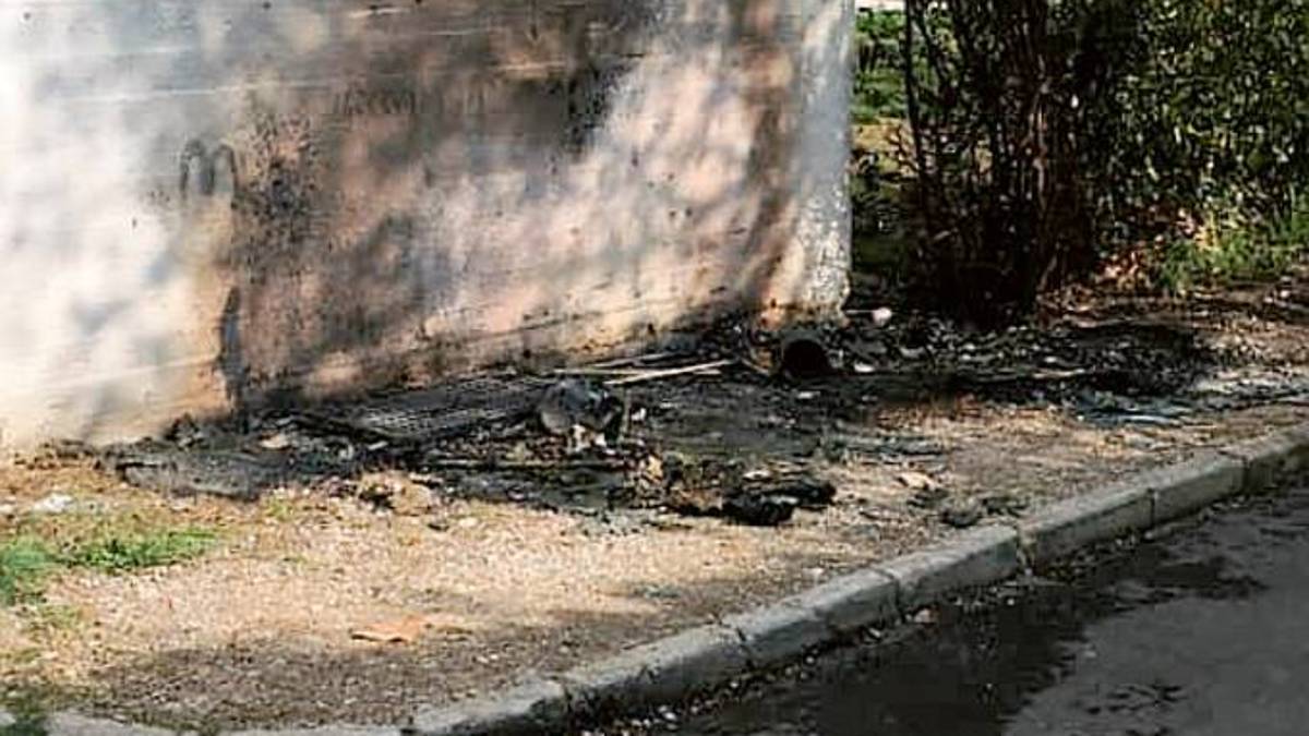 Scritta blasfema vicino alla chiesa, 14enne di Rimini in caserma ma il parroco lo assolve