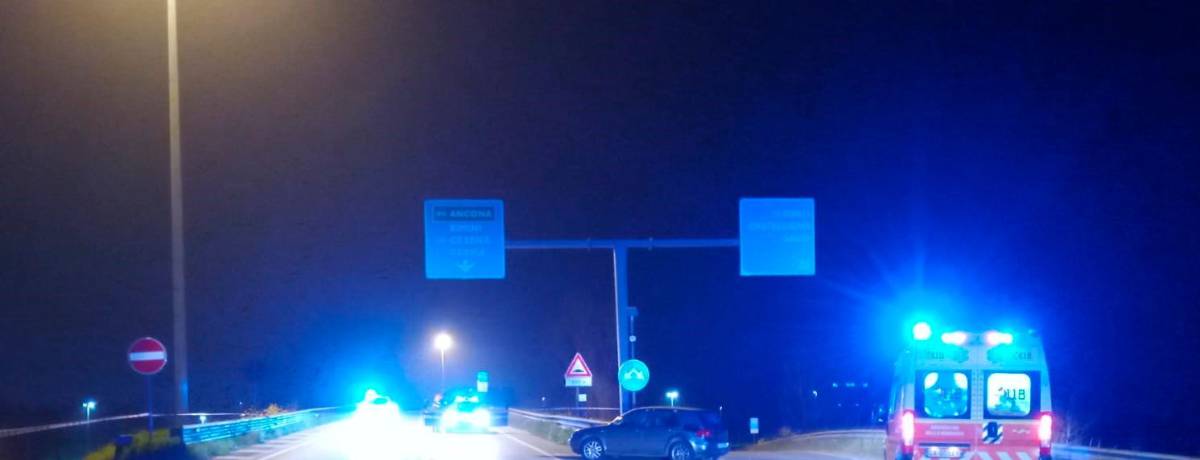 I carabinieri sul luogo dell’incidente (foto Massimo Fiorentini)