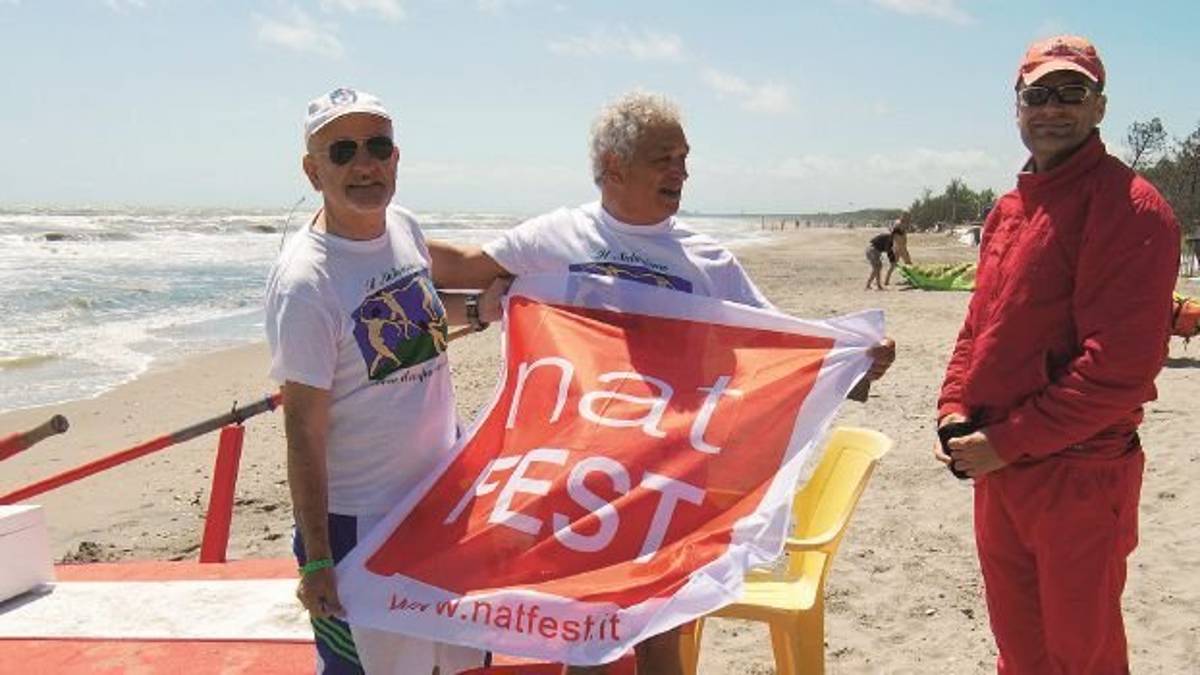 Lido di Dante, i nudisti chiedono più spazio in spiaggia