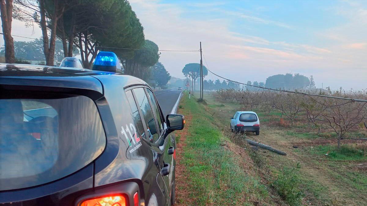 Imola, incidente: si schianta contro il palo del telefono, aveva la patente scaduta da 10 anni