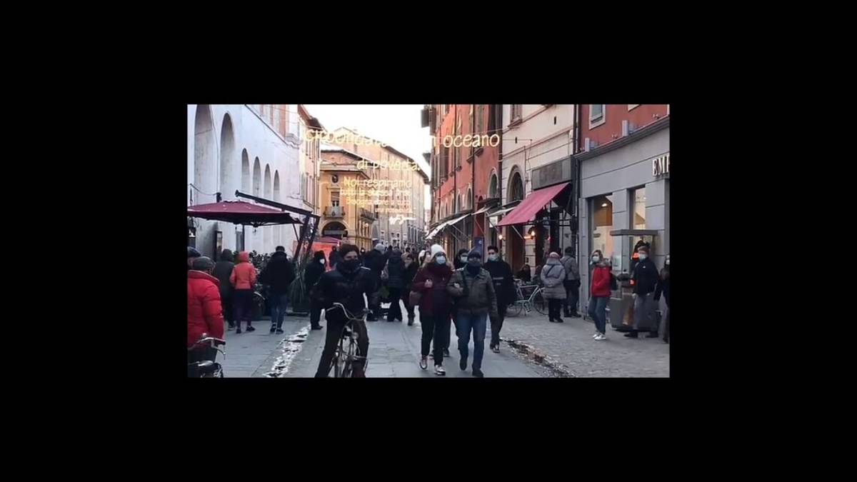 Imola, sabato di shopping, movida e controlli. Ieri altri 104 casi