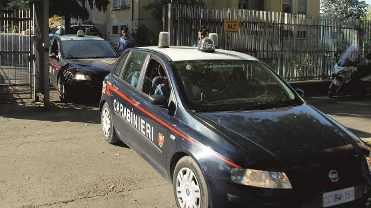 Razzia notturna in profumeria: nel mirino prodotti e contanti