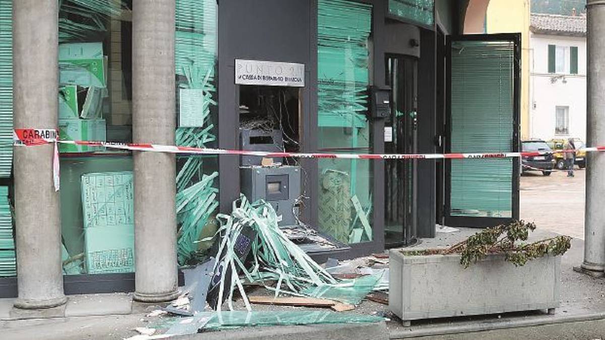Fontanelice: assalto al bancomat, un boato nella notte, poi il colpo
