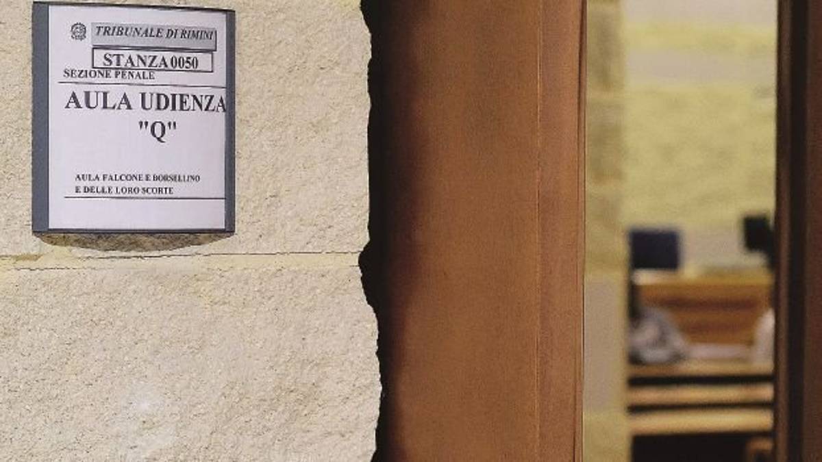 Rimini, padre condannato a quattro anni per violenza sessuale sulla figlia minore