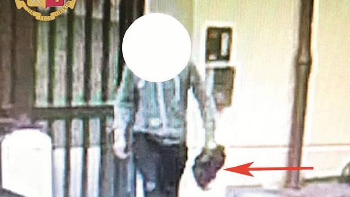 Gli rubano il borsello mentre è in chiesa a Faenza: preso il ladro