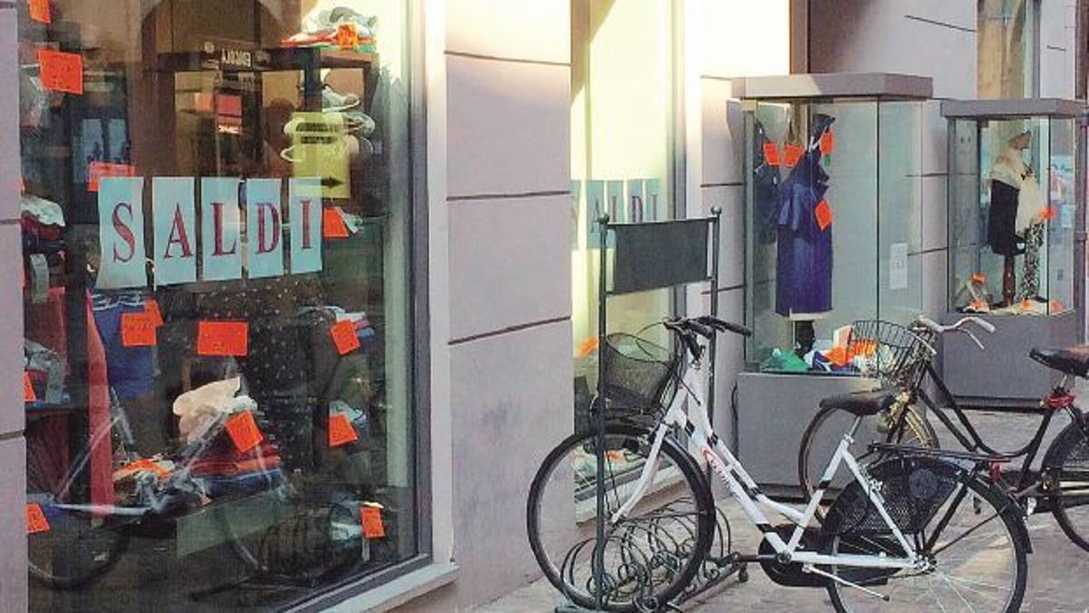 Saldi Imola, calo delle vendite per un esercente su due