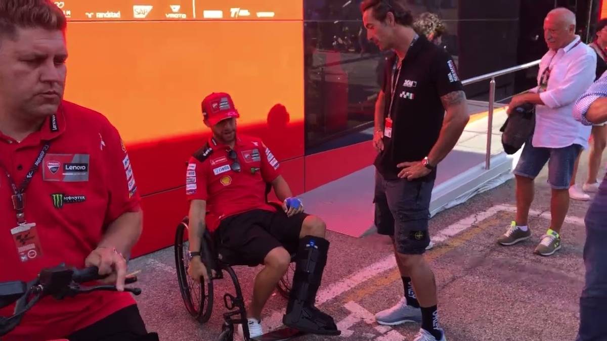 MotoGp a Misano, il tifoso Enea Bastianini in carrozzina a incitare la Ducati VIDEO