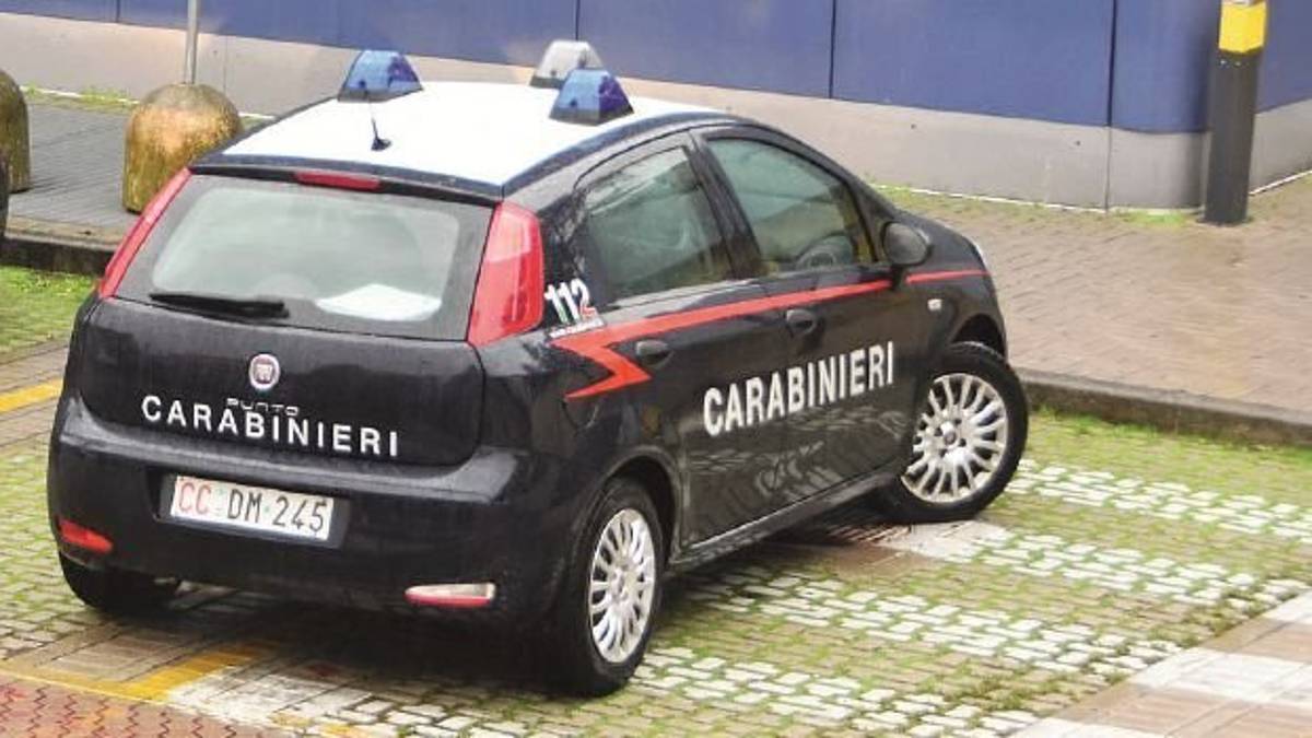 Forlì. Trova un pc nel parco e se lo porta a casa: arrestato 46enne