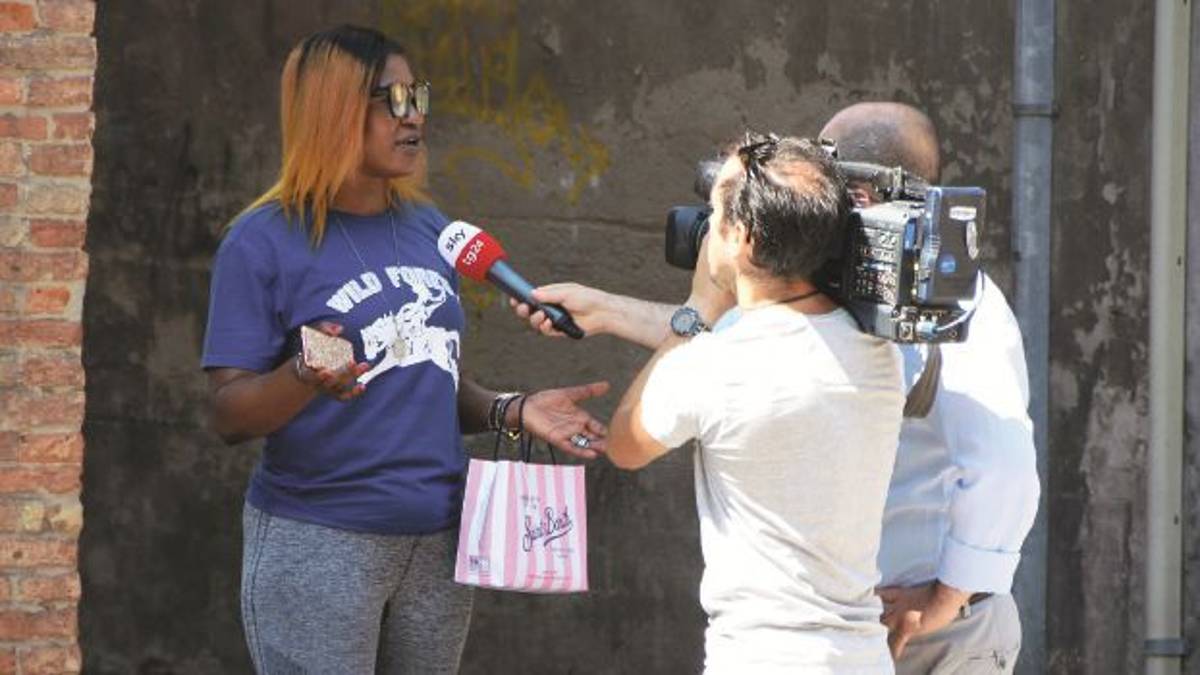 «Ho visto il sangue e ho cercato aiuto ma non si è fermato nessuno»