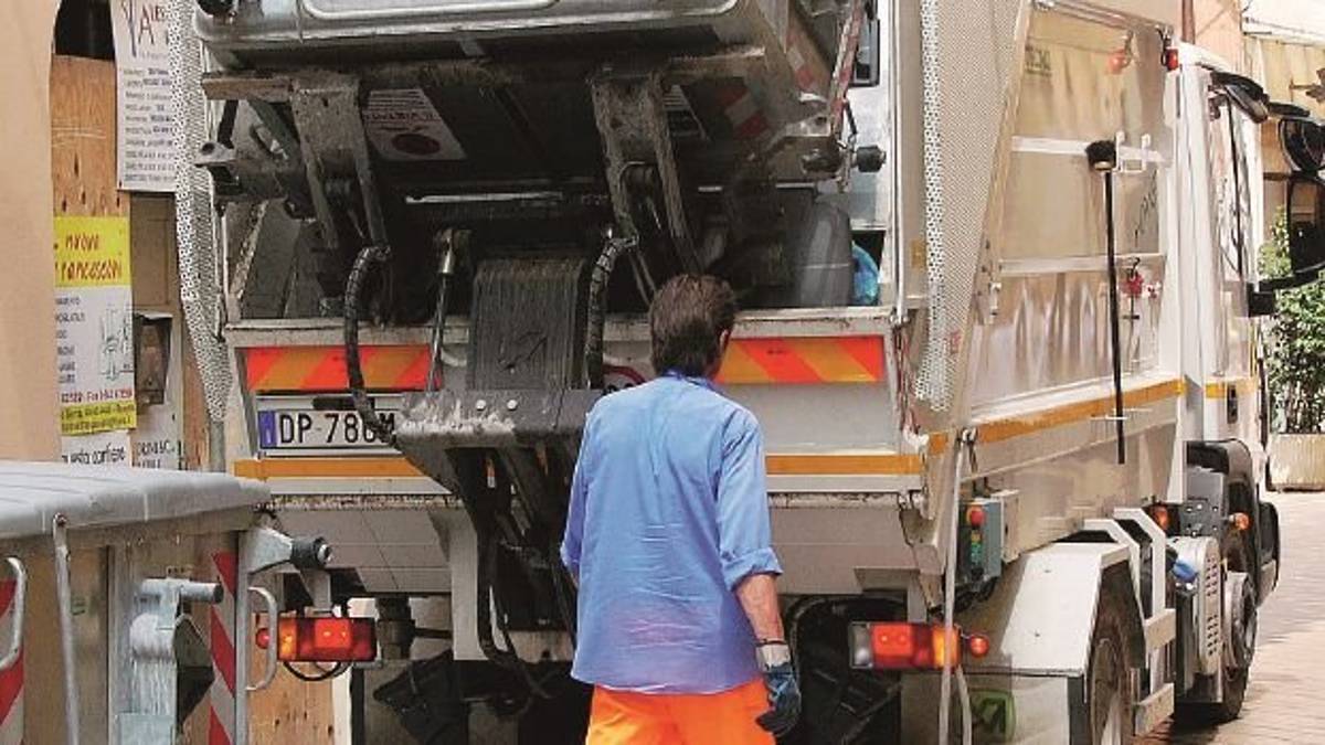 Raccolta rifiuti, il Comune punta alla «gestione autonoma»