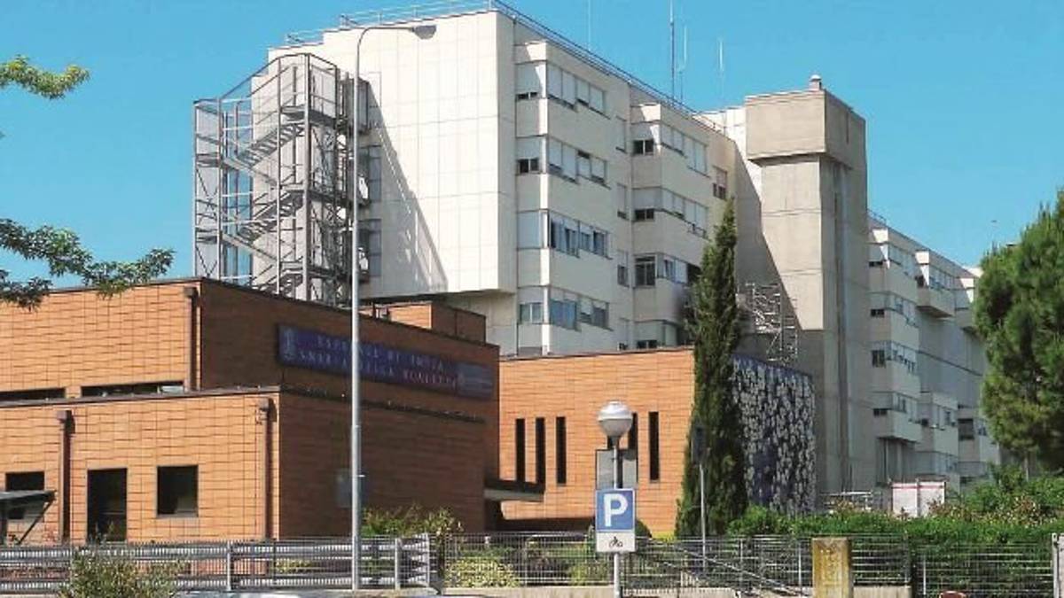 «Doppi turni e riposi saltati». Esposto degli infermieri