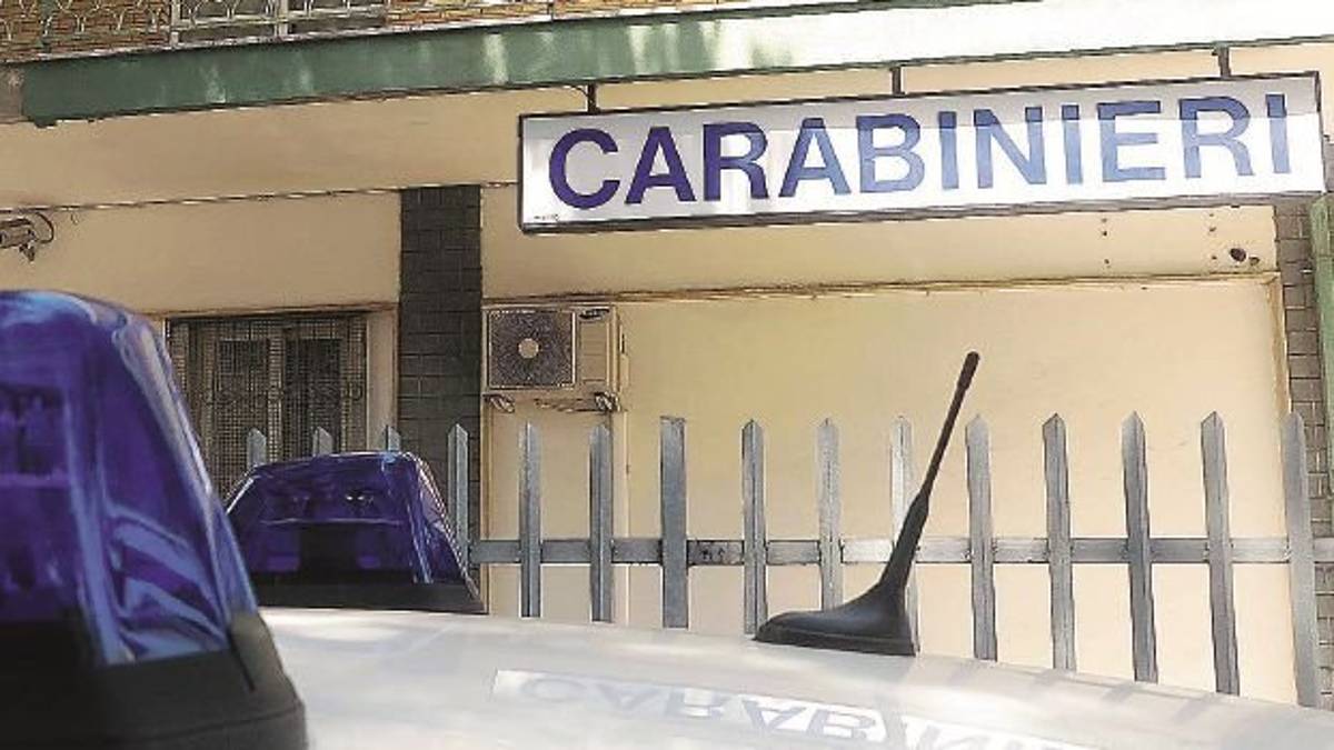 Fa razzia di caviale e champagne e aggredisce commesso: arrestato