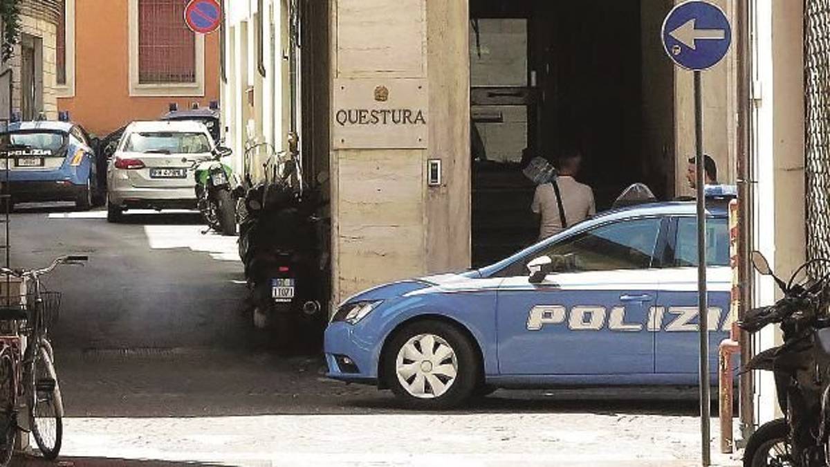 Lascia il figlio di 3 anni solo in casa ed esce: papà denunciato per abbandono di minore