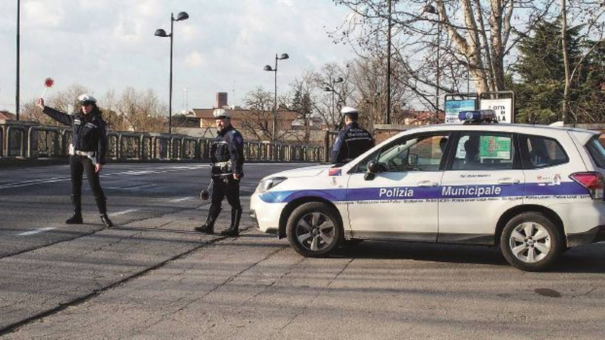 Controlli, a Imola 228 multe in 45 giorni, trovati 72 mezzi senza assicurazione