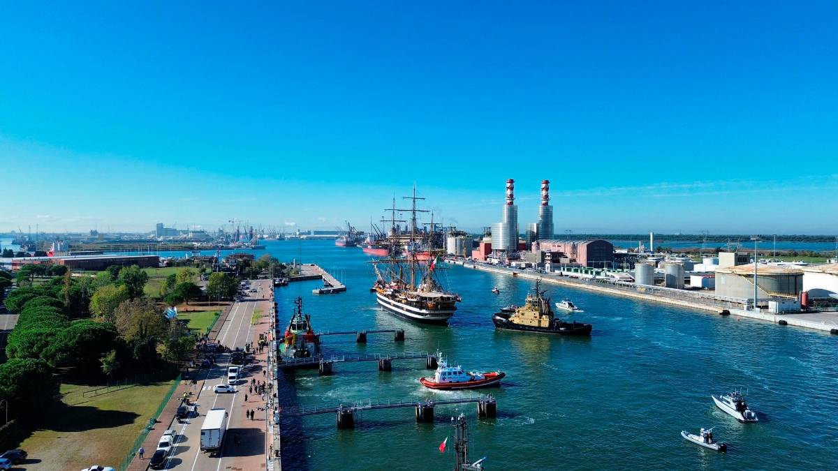 Ravenna, tutti pazzi per la Vespucci FOTOGALLERY