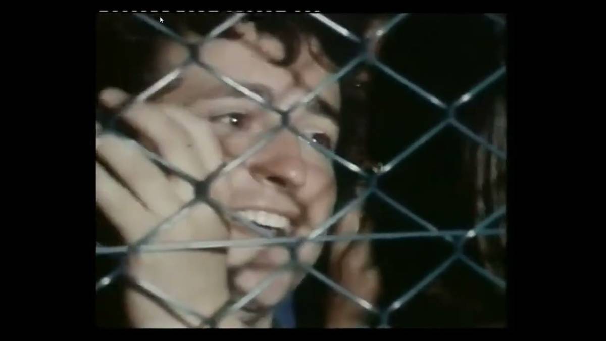 Cesena, Gianni Minà nel 1980 al concerto di Bennato alla Fiorita: le interviste al pubblico VIDEO