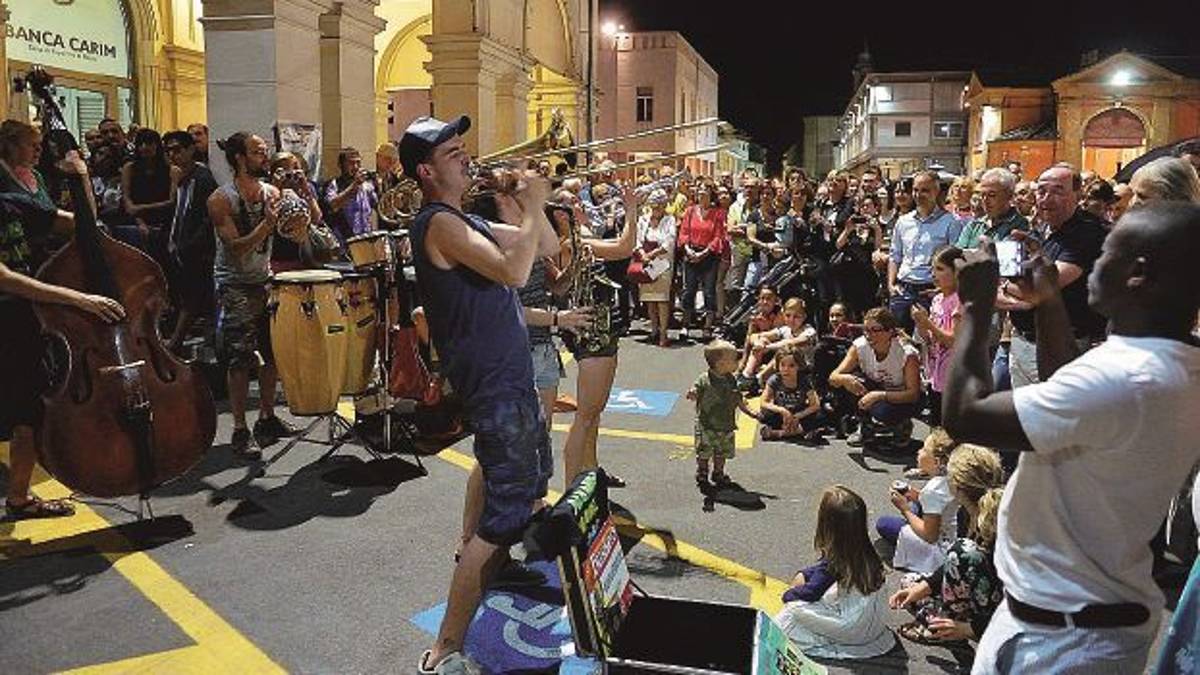 Santa Sofia, festival degli artisti di strada al via