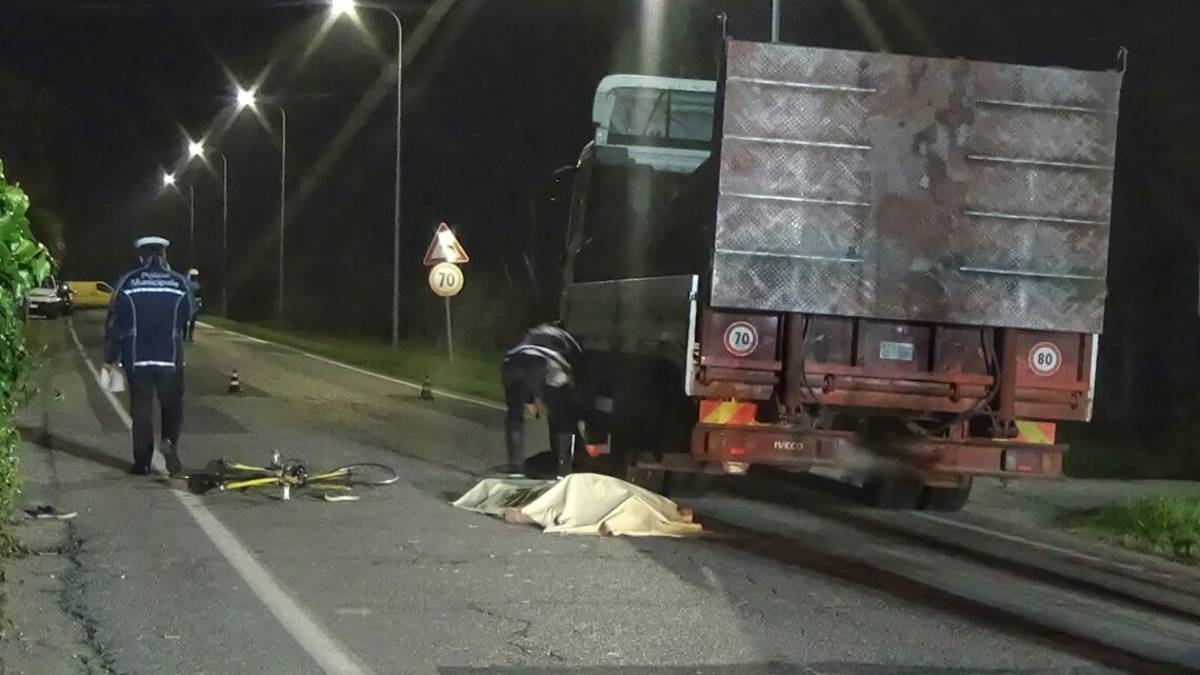 Faenza, altro dramma in via Reda. Scontro bici-camion, muore 72enne
