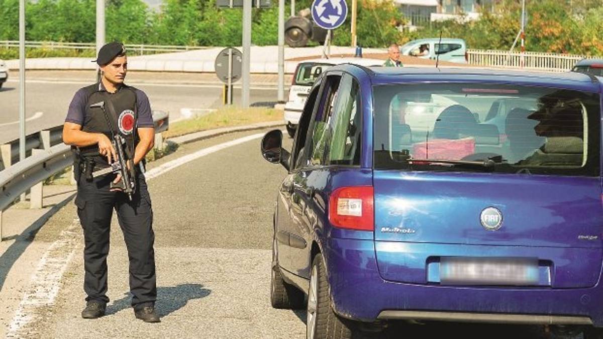 Aggrediscono la guardia ed evadono dal carcere di San Marino, caccia a due detenuti sul Titano