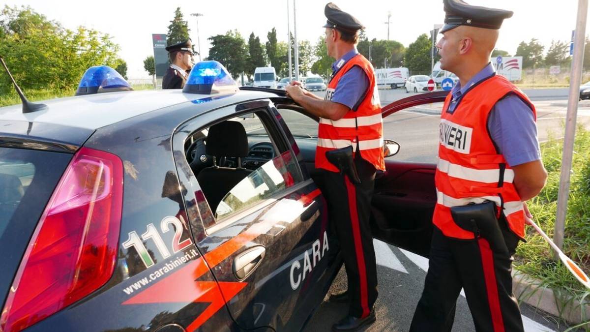 Rimini. Col piede di porco sul bus per rubare l'incasso: arrestato