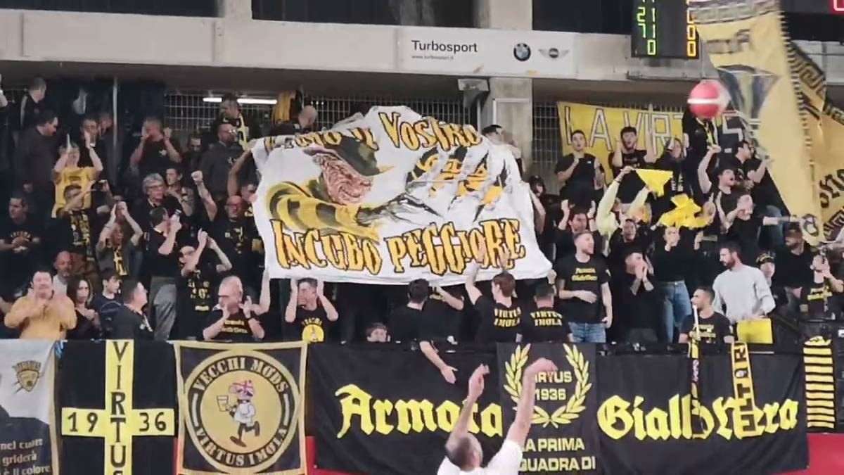 Basket B, derby Virtus-Andrea Costa: lo splendido scenario del Pala Ruggi VIDEO