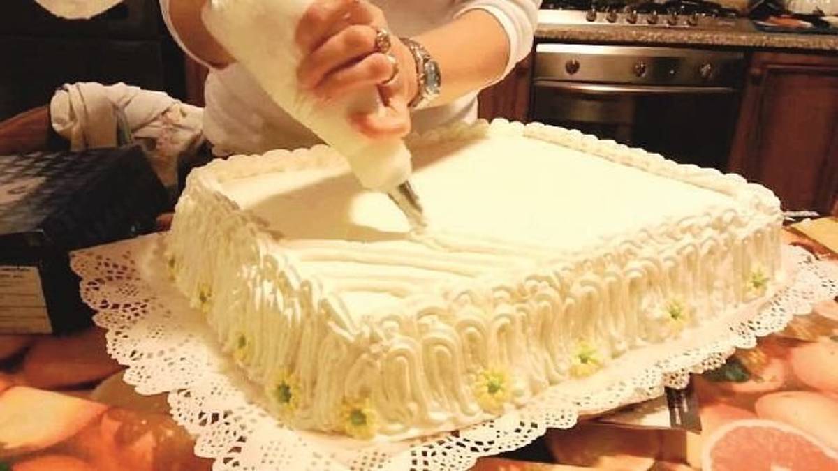 Torte fatte in casa e vendute ai clienti, a Rimini denunciato pasticciere abusivo