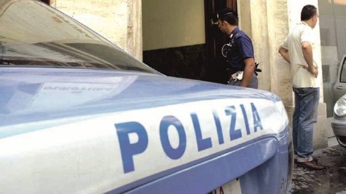 Richiedente asilo spaccia a Rimini. Arrestato, dalla cella lancia i suoi escrementi