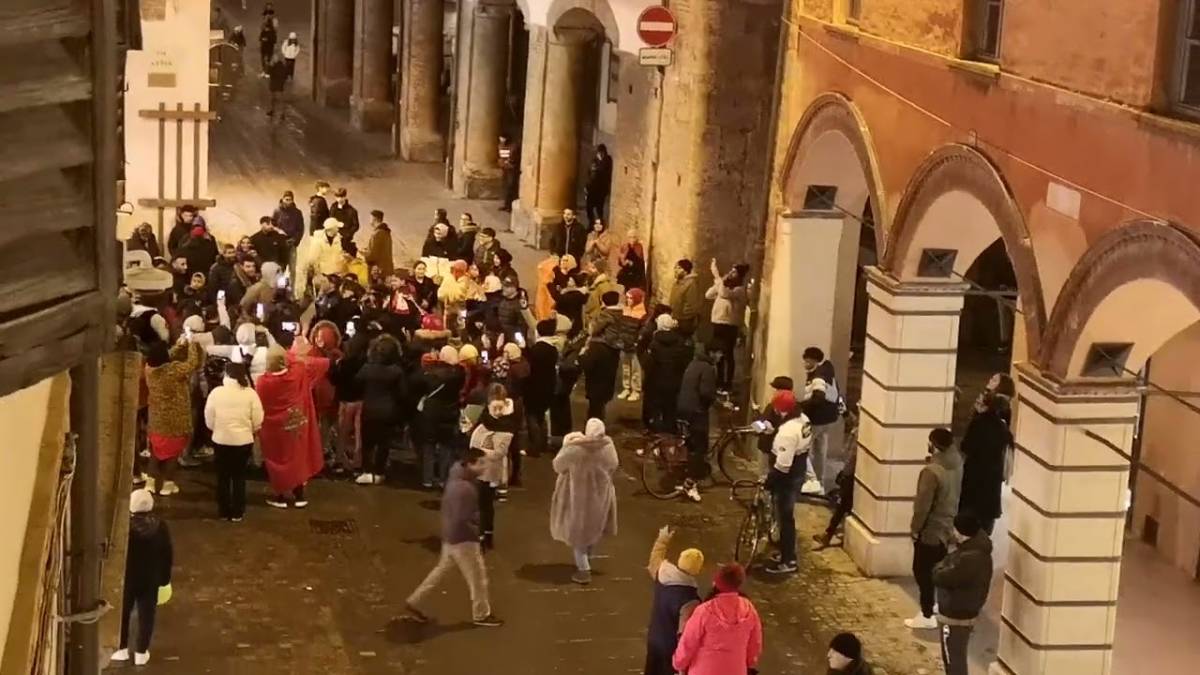 Marocco, storica semifinale ai Mondiali: festa dei tifosi a Imola VIDEO
