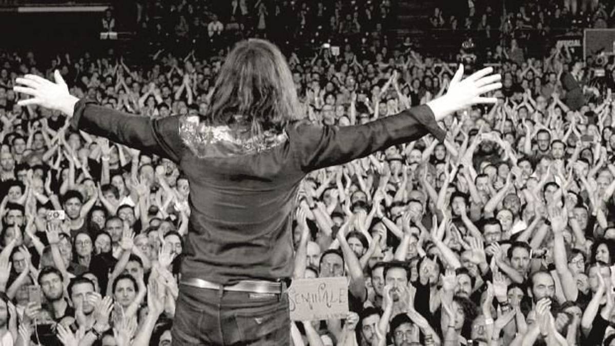 Siamo gli Afterhours da 30 anni e suoniamo per voi... al cinema