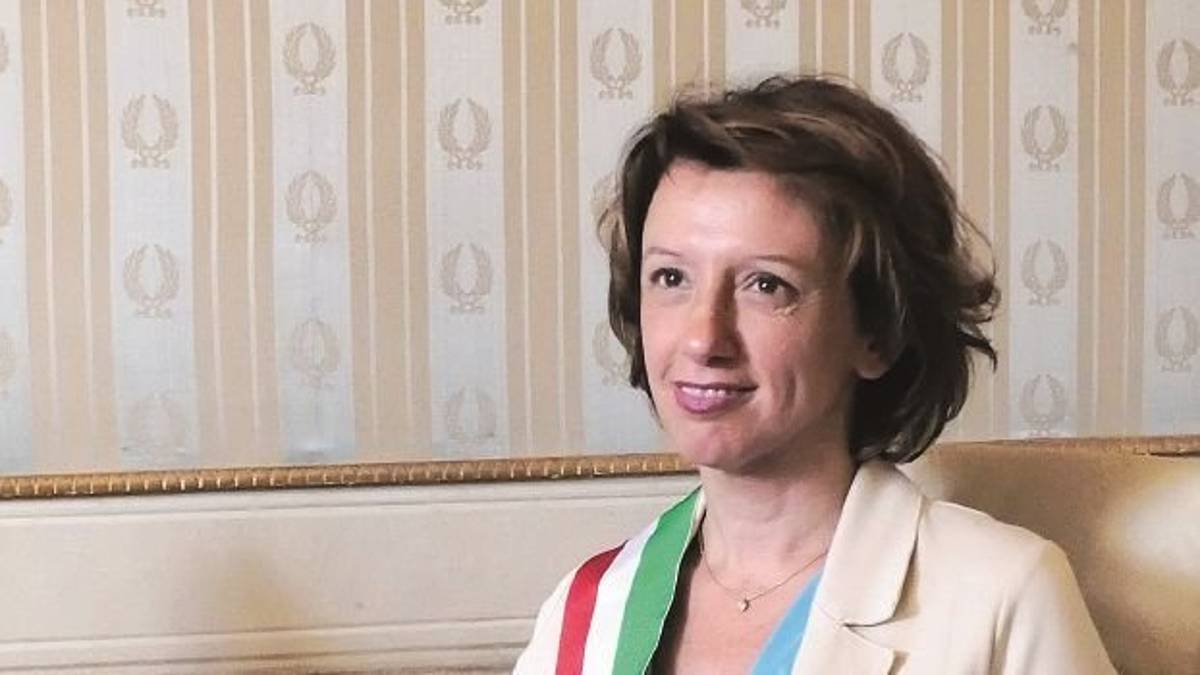 La sindaca di Imola accusa: a Manca 100mila euro non dovuti, li restituisca