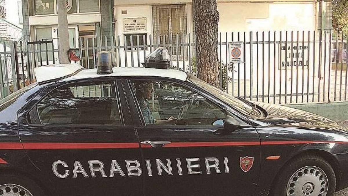 Rimini, prende a testate e cinghiate il padre: «Mandamelo, lo devo ammazzare»