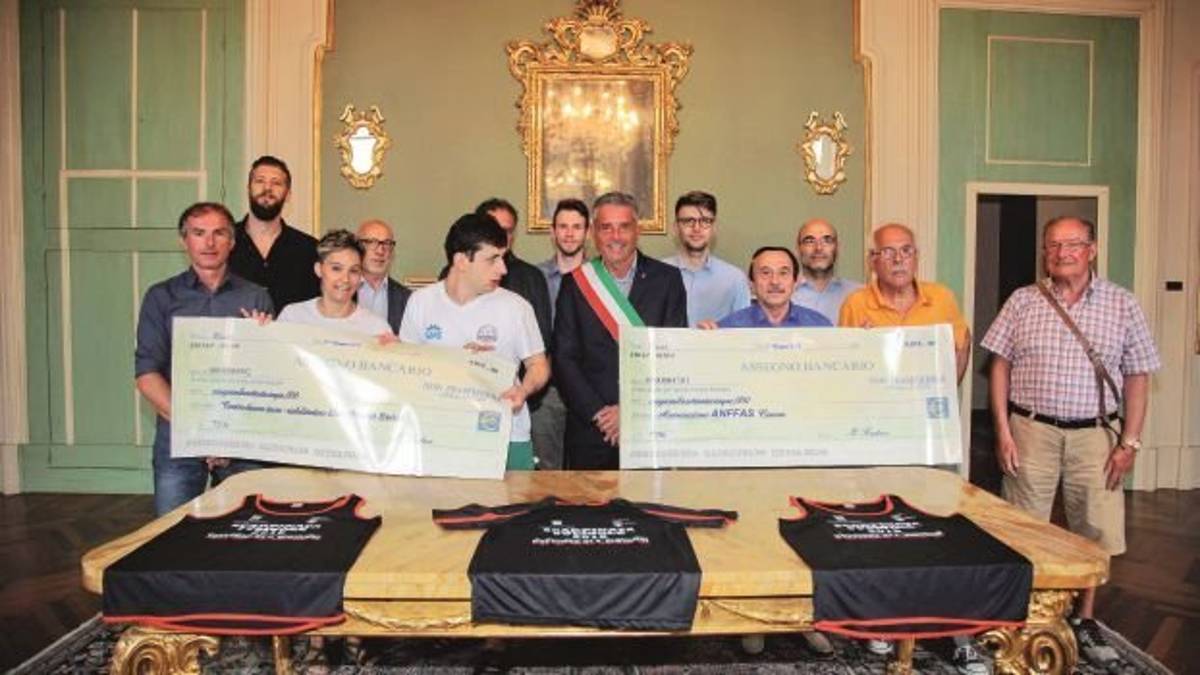 Scarpinata Solidale 2018: consegnati i mega assegni