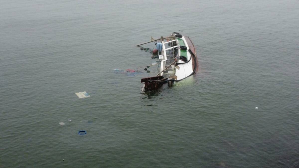Impatto vicino al porto di Cesenatico: vongolara rovesciata - VIDEO