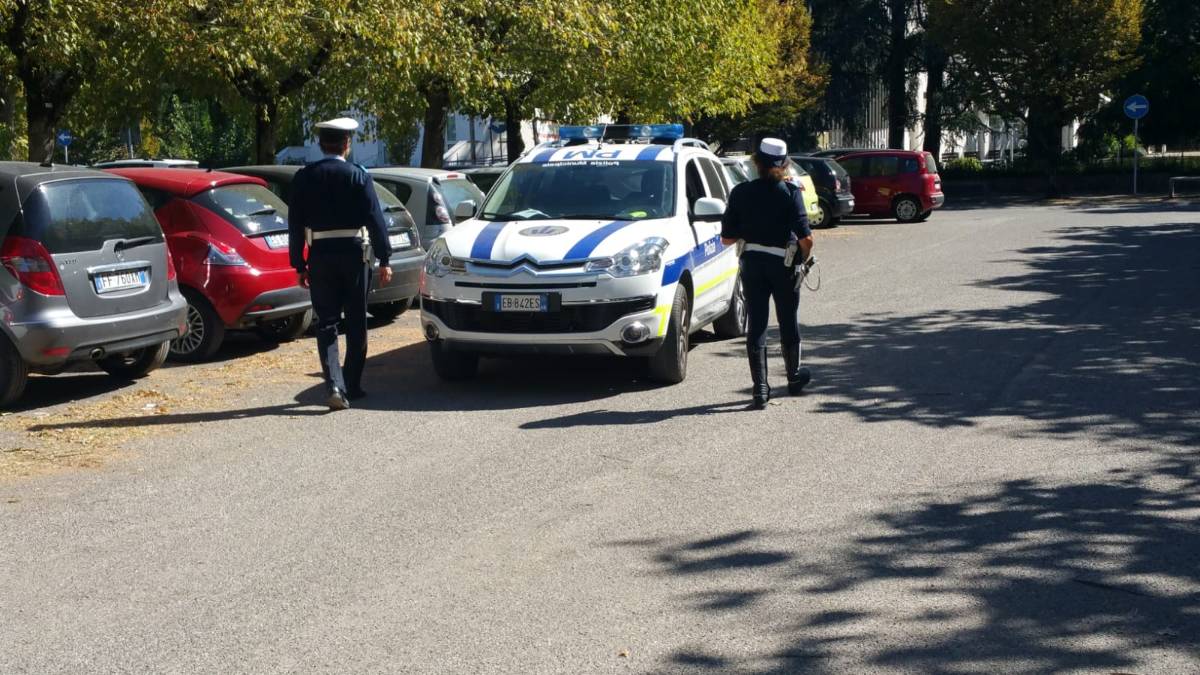Faenza, investe conducente dopo lite in parcheggio. Denunciato 86enne