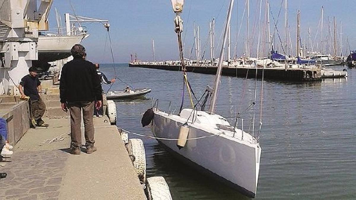 A Cervia barche di nuovo incagliate nel porto canale