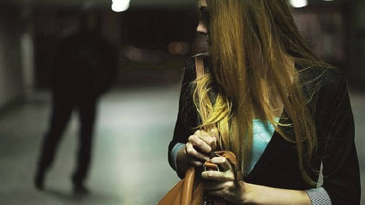 Finge di essere morto per riconquistarla, marito violento condannato a Ravenna