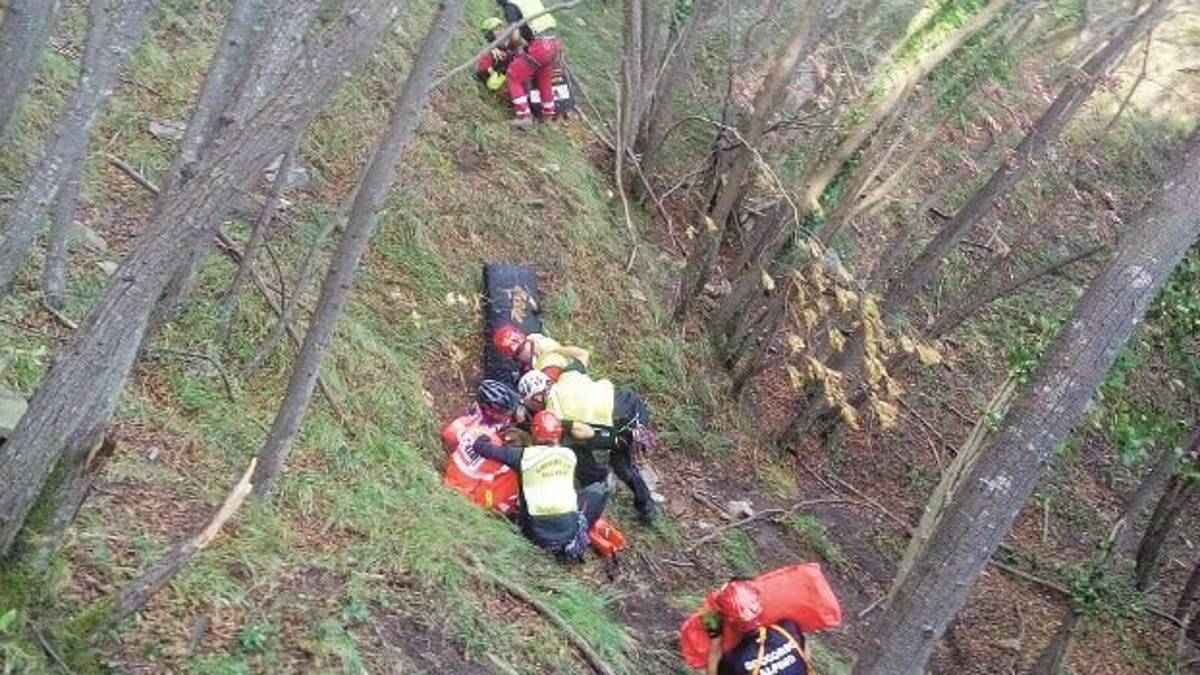 Chiusi nel dolore e nella preghiera per il 24enne di Faenza morto nel bosco