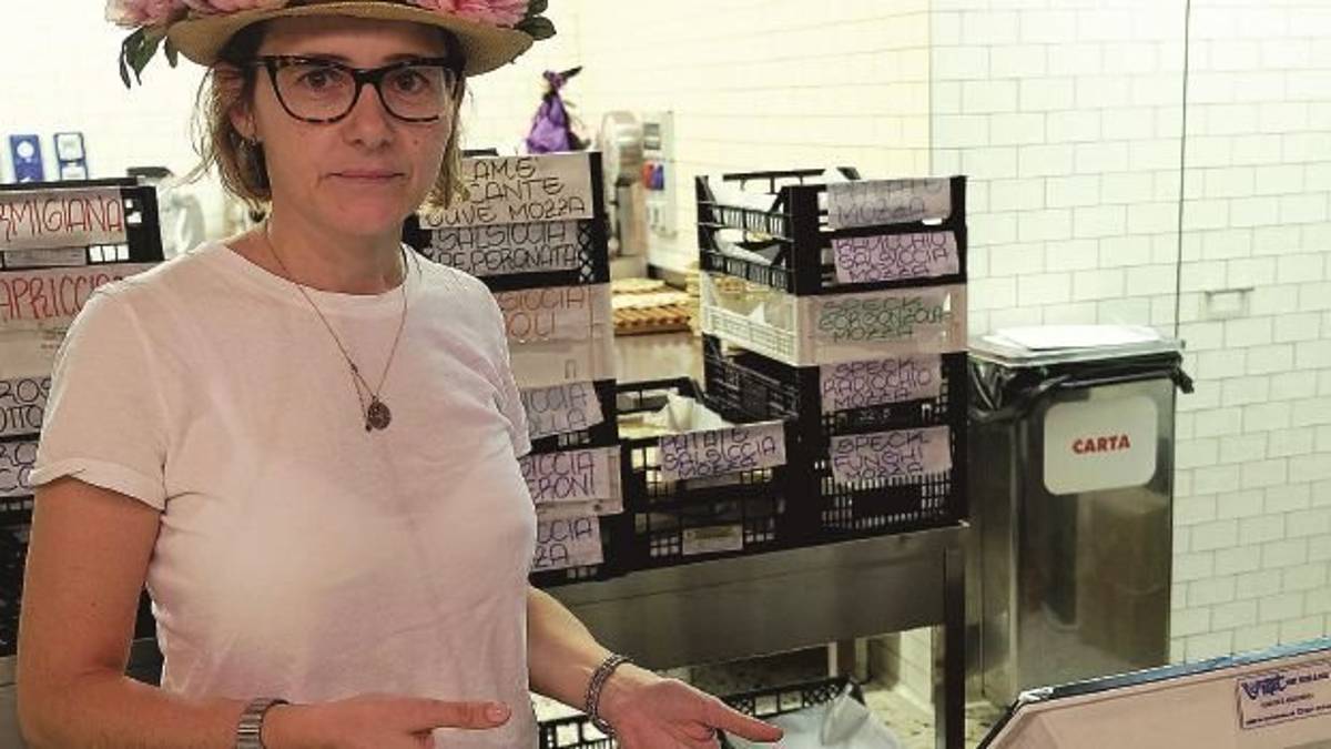 Due uomini rapinano una piadineria. «Presa di mira anche Lella, mia madre»