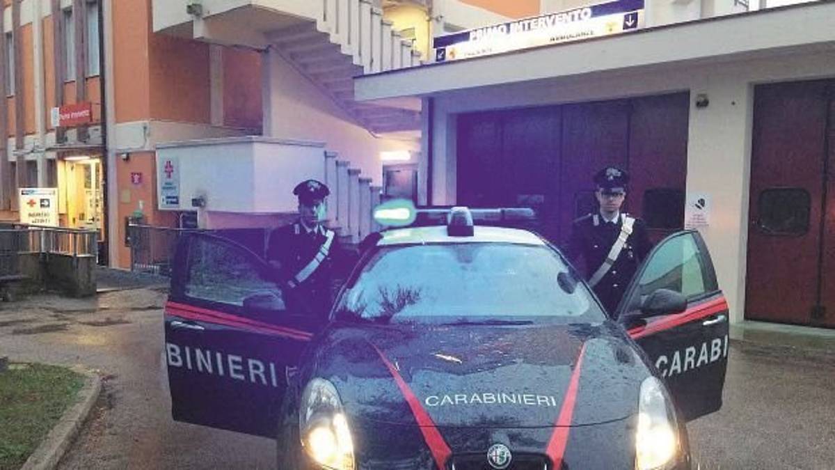 Cattolica, stacca a morsi l’orecchio della fidanzata umbra dentro al locale degli scambi di coppia