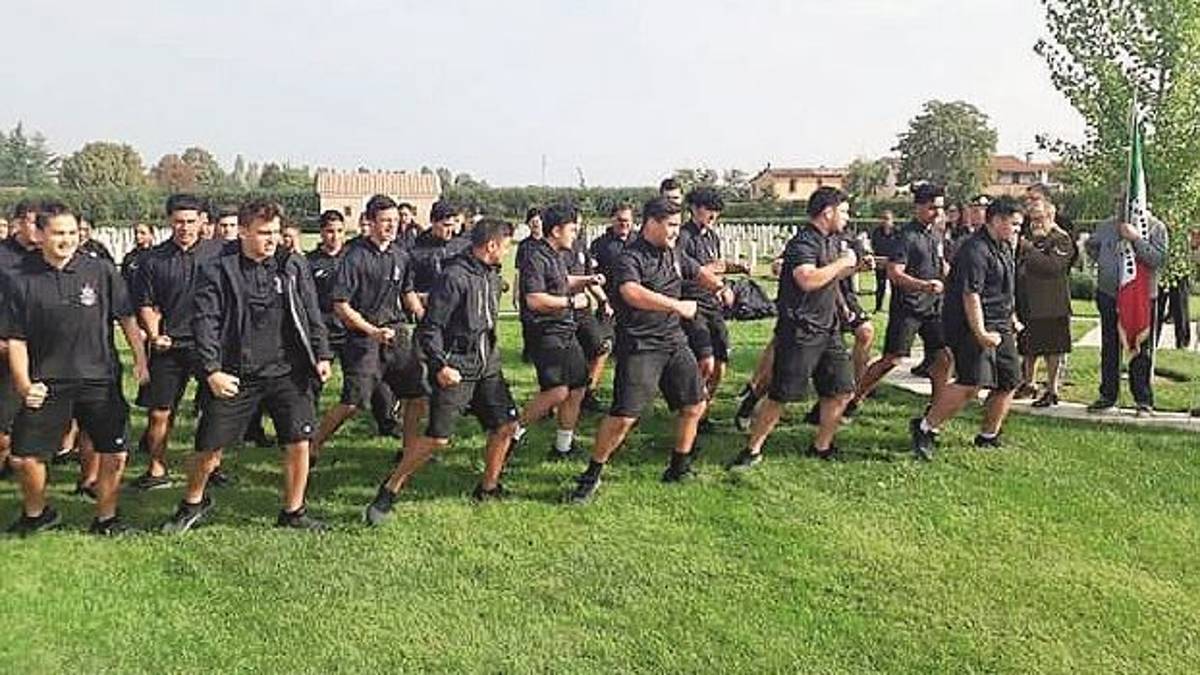 Haka, cori e rituali commoventi con i discendenti dei soldati maori